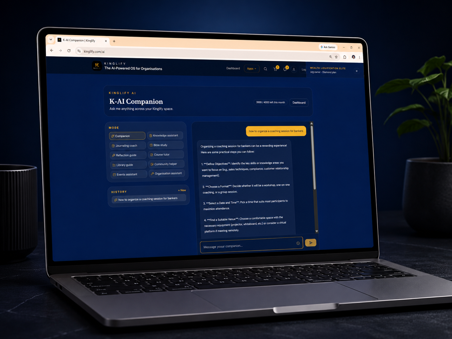 K-AI Companion em um laptop — onze modos de assistente, uma resposta real e a cota de uso em tempo real